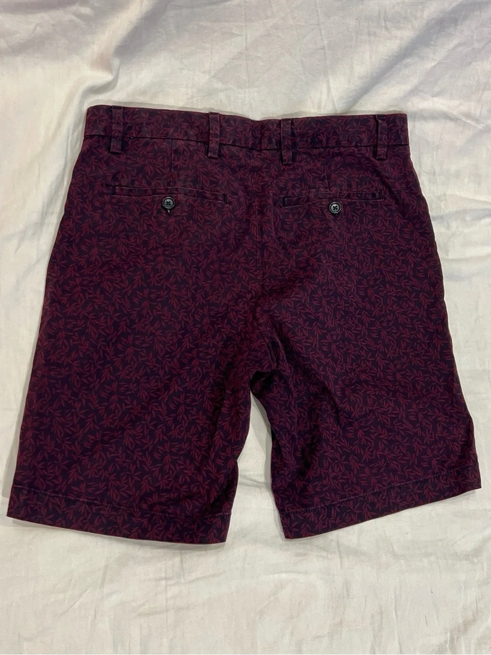 Banana Republic Aiden Shorts Mens 30 Burgundy Leaf Print Chino Flat Front Casual